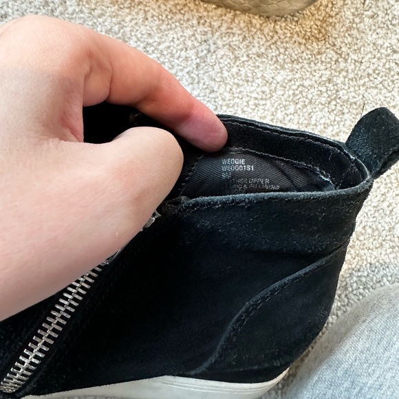 Size 9 Steve Madden Wedge Sneakers - Picture 6 of 9